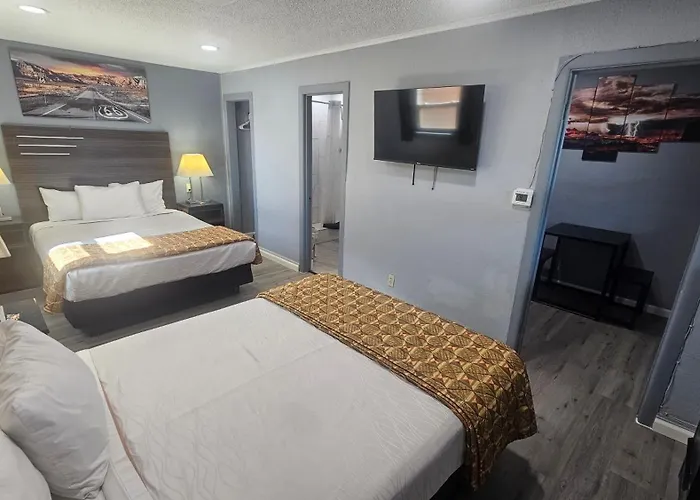 Travelers Motel 2*